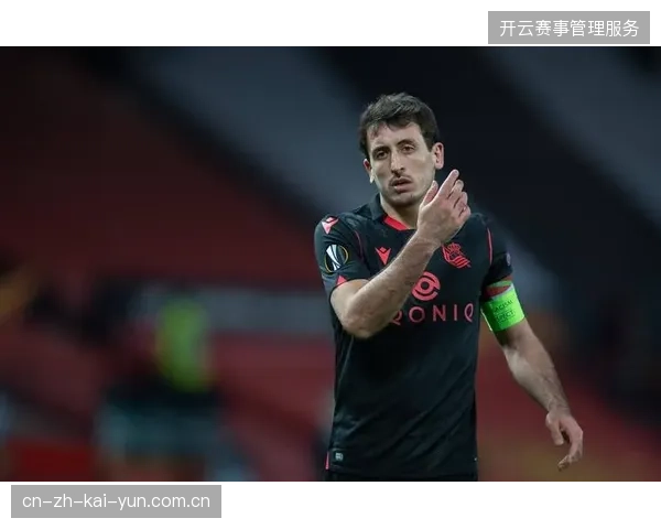 奥亚萨瓦尔作为皇家社会锋线核心，凭借稳定表现入选赛季最佳阵容替补名单